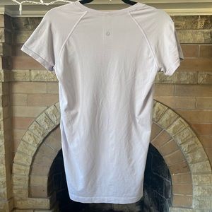 LULULEMON LAVENDER WORK OUT TOP